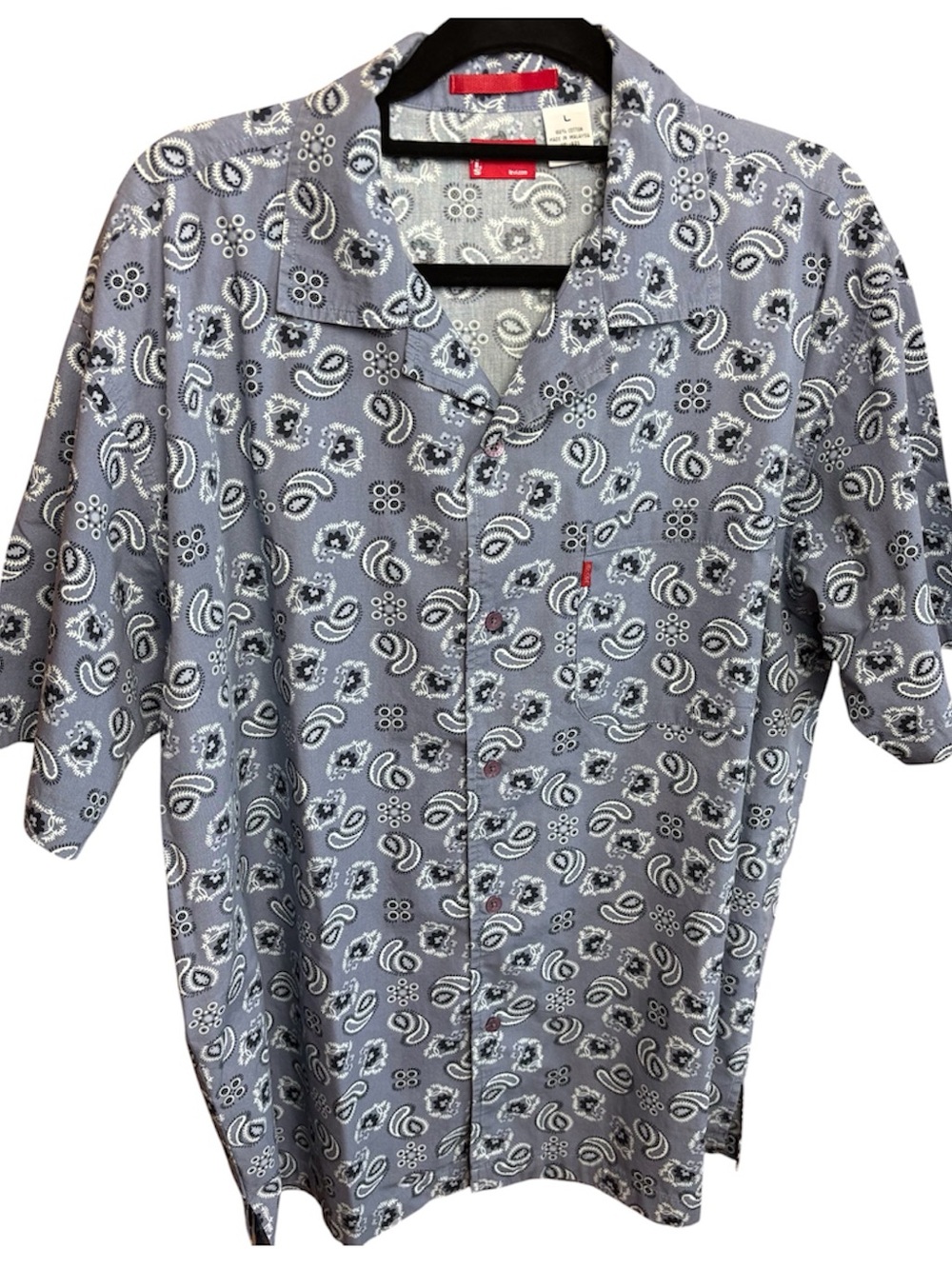 Men's Levi paisley print camp shirt with short sleeves size large.
